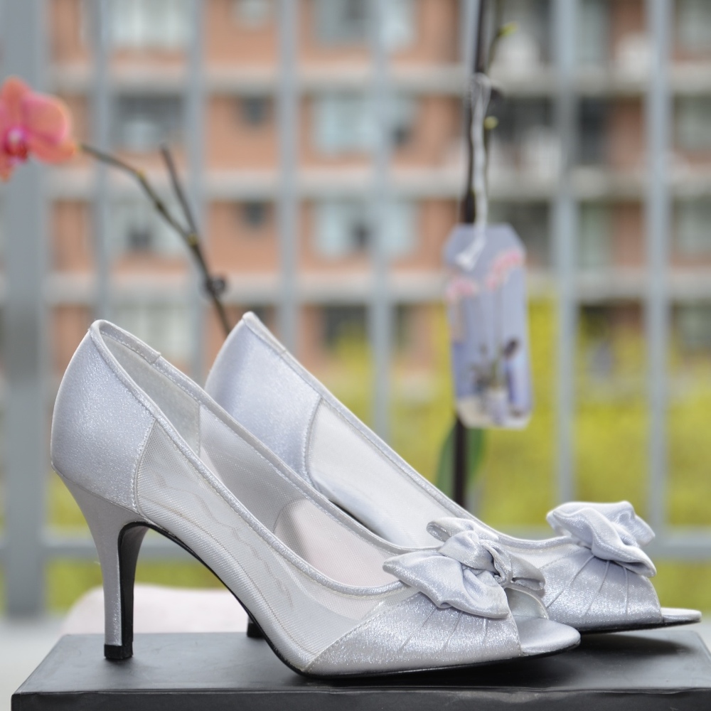 New Vima silver mesh dressy shoes US size 6.5